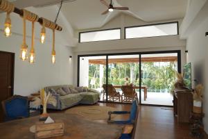 Peaceful Green 2 bd Garden Villa with Unique Furniture