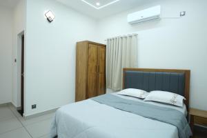 2 BHK Siddhus Nest Near to Lulu, Kochuveli Railway station
