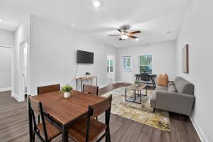 Comfortable Savannah Stay With Amenities