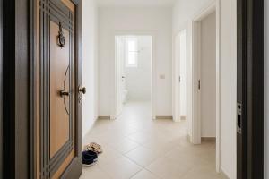 1 min from the sea - Bright Apartment with Balcony