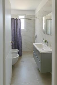 1 min from the sea - Bright Apartment with Balcony