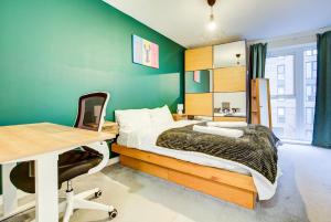 Modern 2 Bed 2 Bath - Free Parking - Near O2