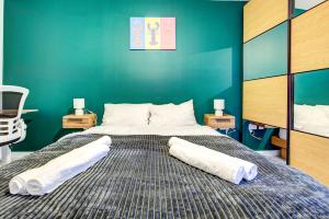 Modern 2 Bed 2 Bath - Free Parking - Near O2