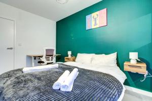 Modern 2 Bed 2 Bath - Free Parking - Near O2