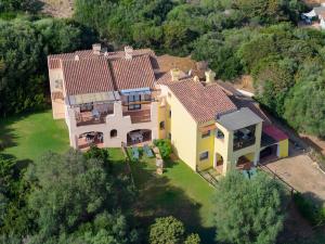 Villas with air conditioning and private outdoor area just a few minutes from La Pelosa