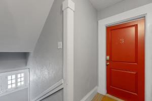 Modern 1 bed 1 bath unit Heart of College Hill