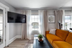 Modern 1 bed 1 bath unit Heart of College Hill