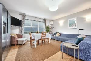 Panoramic Sea View Beach Apartment - Dunluce Park 6