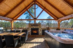 Makin' Memories-Family Cabin w Mountain View & FREE Tickets-Outdoor Fireplace and Fire Pit