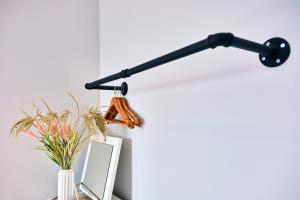 Victorian Apartment Steps to Beach - West Beach 3