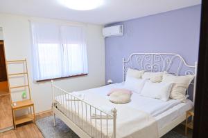 Comfortable 1-Bedroom Apartments in Bansko - Close to Gondola by Flat Mаnаger