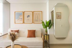 Elegant Beachview 1BR with Balcony in Crespo