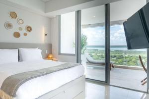 Elegant Beachview 1BR with Balcony in Crespo