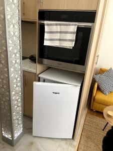 Modern Thissio Studio - Near Acropolis - Quiet