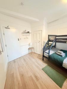 Wandsworth Guest Studio 64