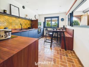 -TY TAD - Magnifique Chaumiere entierement renovee