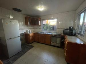 Arriendo amplia casa de 4 habitaciones y 2 baños
