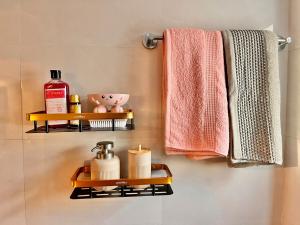 1BHK Balcony Retreat - Gulmohar Road, Juhu Mumbai