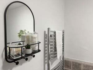 2 bed house I secure parking I sleeps 6