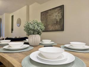 2 bed house I secure parking I sleeps 6