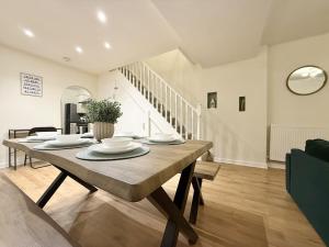 2 bed house I secure parking I sleeps 6