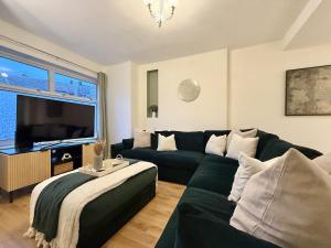 2 bed house I secure parking I sleeps 6