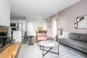 Playa Vista 2br w pool gym wd nr 405 LAX-985