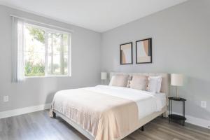 Playa Vista 2br w pool gym wd nr 405 LAX-985