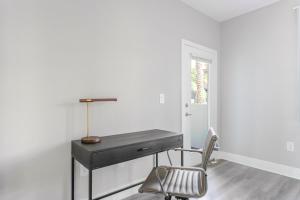 Playa Vista 2br w pool gym wd nr 405 LAX-985