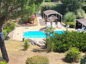 15mn de Cannes, Villa la Soleiade , Gite ,Lodge , type T2, clim, piscine, parking au Lac de Saint-Cassien VAR