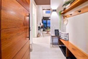 Modern lake retreat btwn MonteVerde & La Fortuna