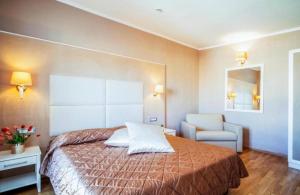 Red Plaza - Near Aerocity with Free Airport Drop