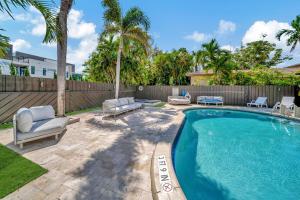 Waterfront Unit #3 20 Min Walk to Beach and Shops