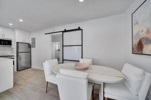 Waterfront Unit #3 20 Min Walk to Beach and Shops