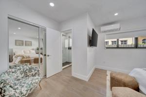 Waterfront Unit #3 20 Min Walk to Beach and Shops