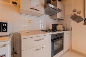 Juliet’s Paradise BalconGraffiti in Love