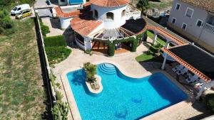 Villa de charme avec piscine privée face à la mer