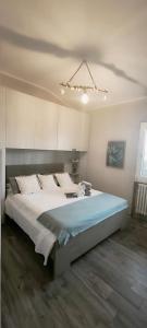 Villa Ulivi Relaxing Home with pool and lake view