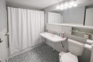 Modern 1BR Near Moss Rehab Center Monthly Discount