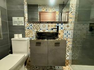 Airport Accommodation Bedroom with your own private Bathroom Self Check In and Self Check Out Air-condition Included