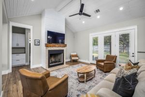 River Access Firepit BBQ Pet Friendly Sleeps 8