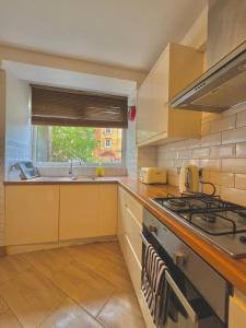 Three-Bedroom House Close to Liverpool Street