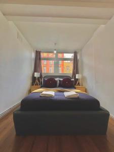 Three-Bedroom House Close to Liverpool Street