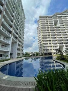 The Atherton by DMCI- 2BR FREE PARKING
