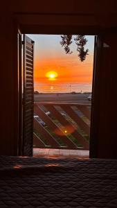 Departamento frente al mar, remodelado y equipado