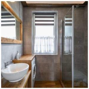 Spiskie Zacisze domek z kominkiem oraz balią z jacuzzi położony przy ścieżce rowerowej