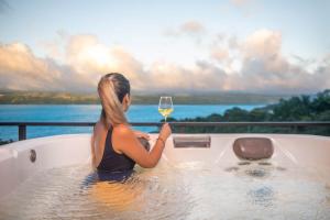 Modern lake retreat btwn MonteVerde & La Fortuna