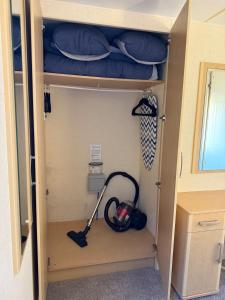 Captivating 2-Bed static caravan in Holyhead