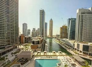 Luxurious view of the Business Bay canal, 2 beds