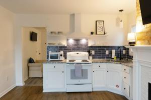 Big Blue - Stylish Studio in Downtown Lexington